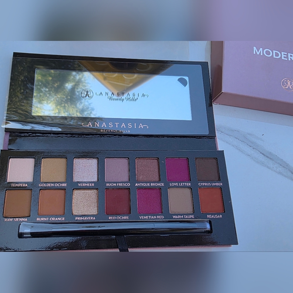 Anastasia Beverly Hills Modern Renaissance Eyeshadow Palette